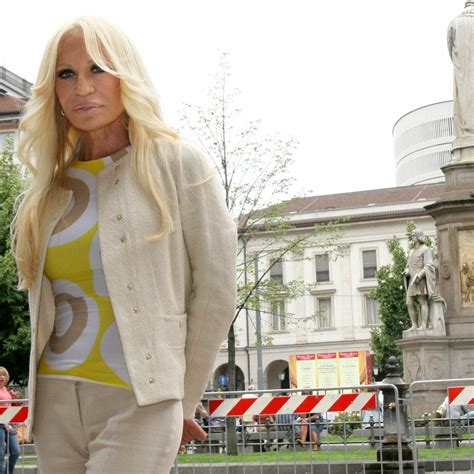 donatella versace patrimônio|does donatella versace own.